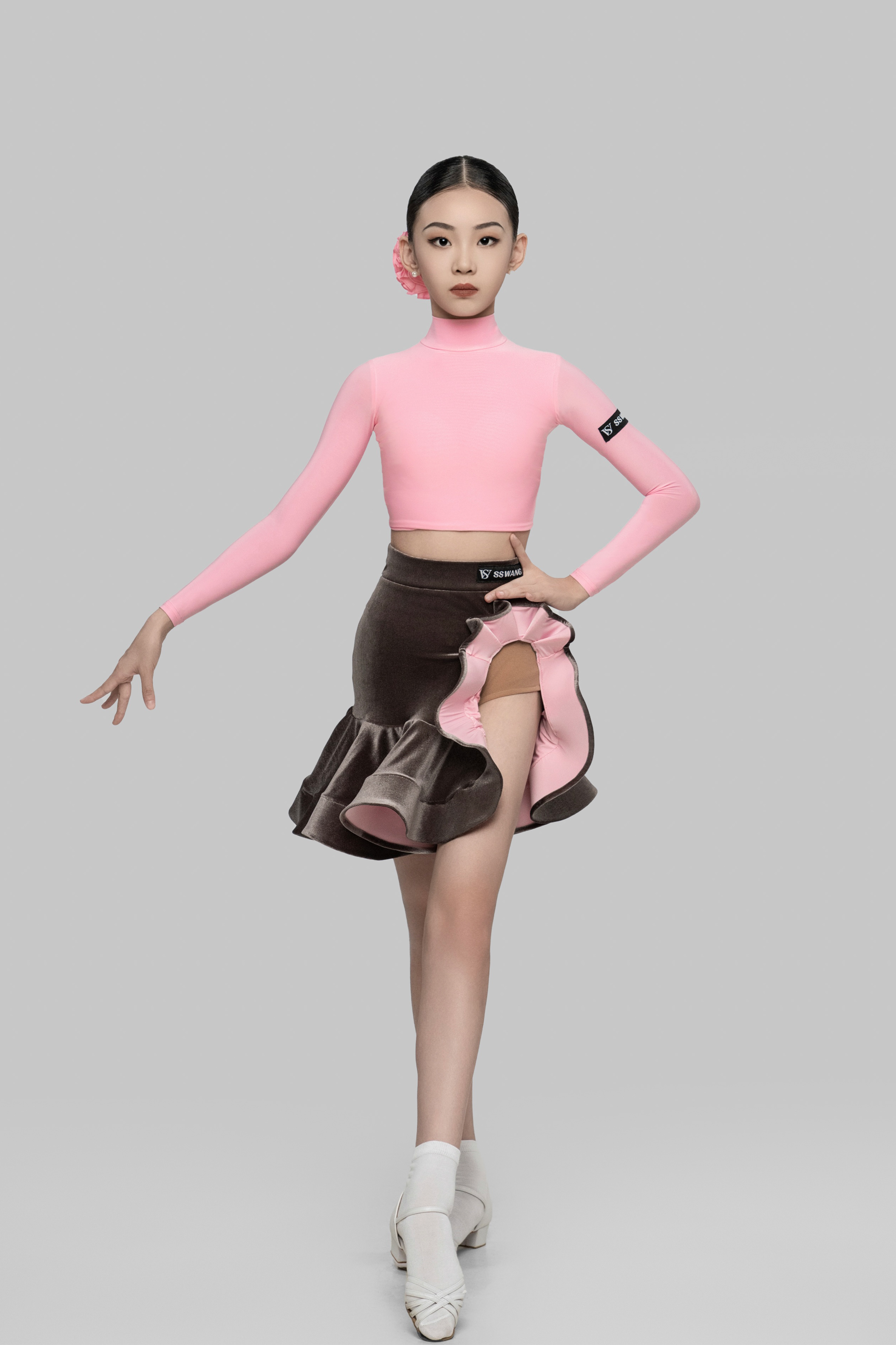 女童高领长袖系带短款上衣（含发饰 / 芭比粉）