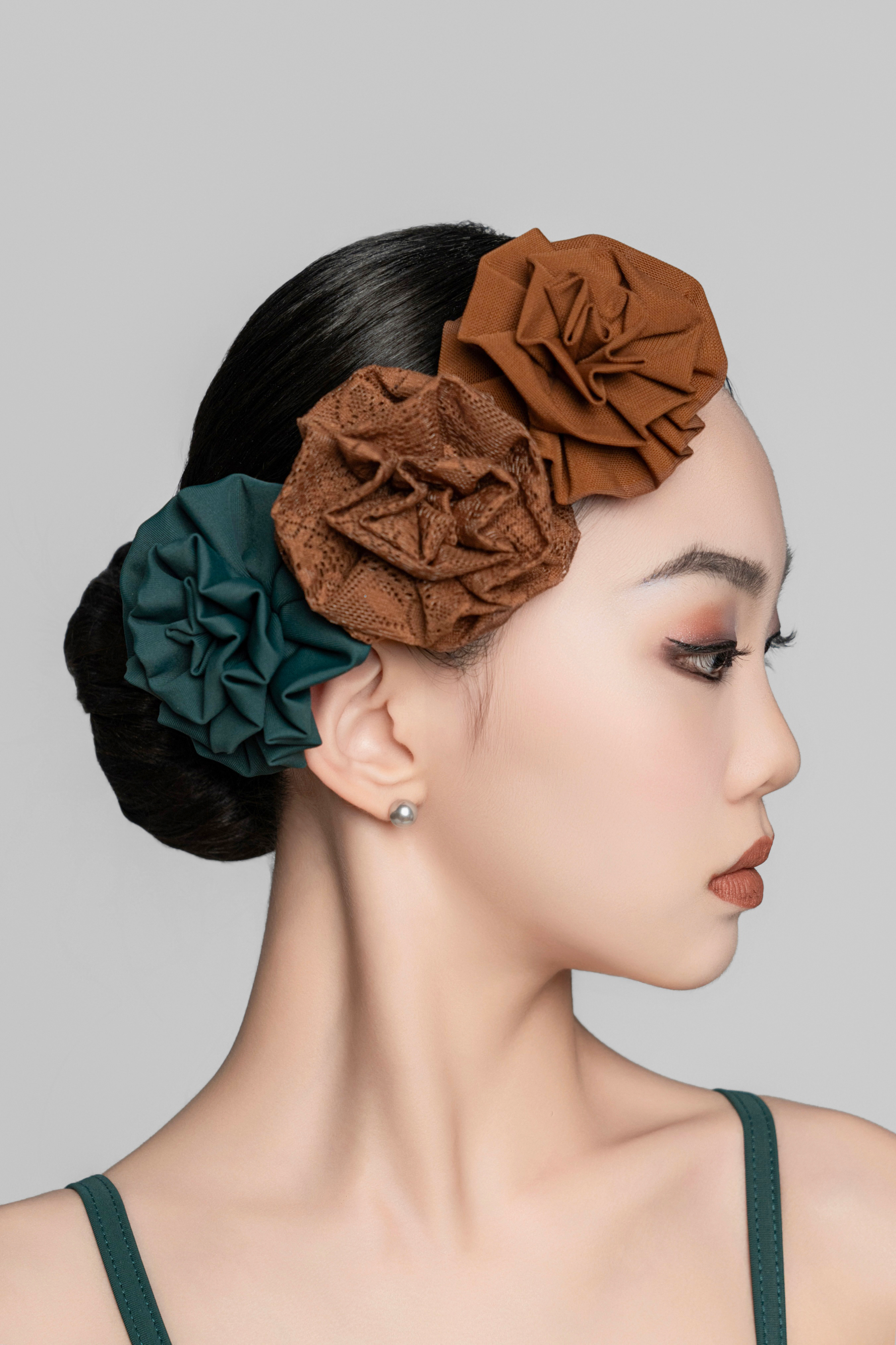 女童撞色蕾丝三朵花发夹（粉灰色）