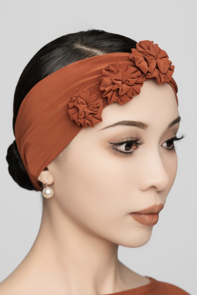 Women's Cropped Top with Hollow Floral Design (Brick Red / With Hair Accessories)