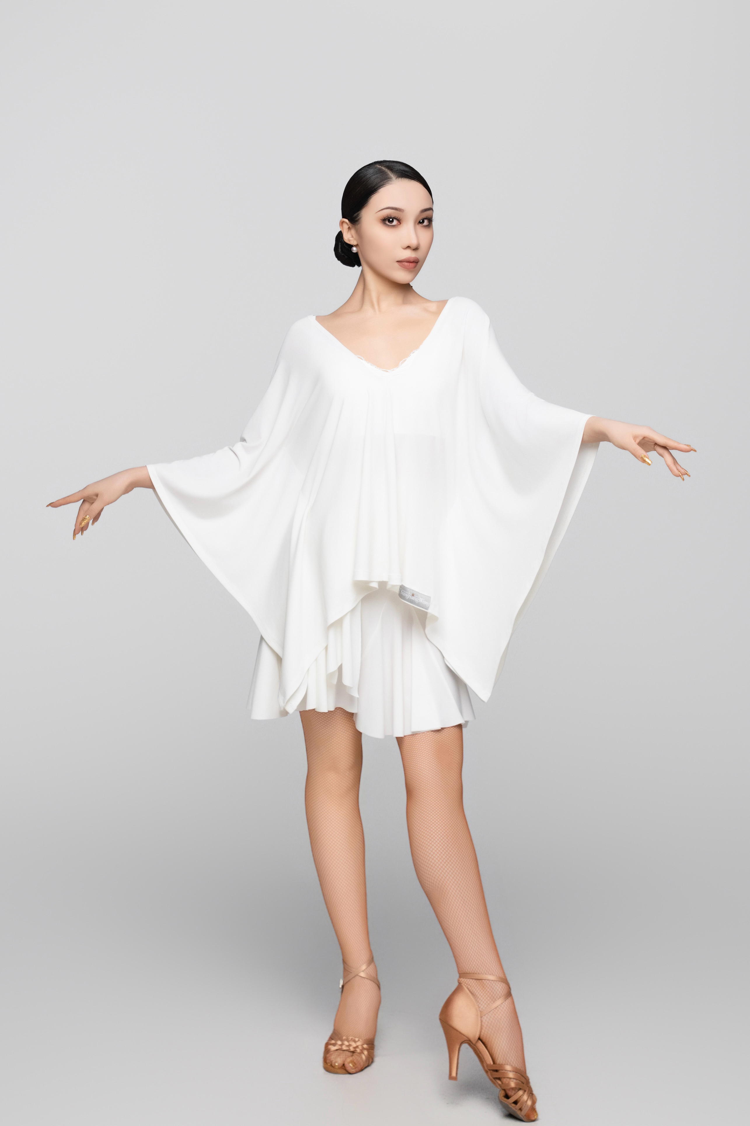 女士蝙蝠袖上衣含吊带两件套（白色）