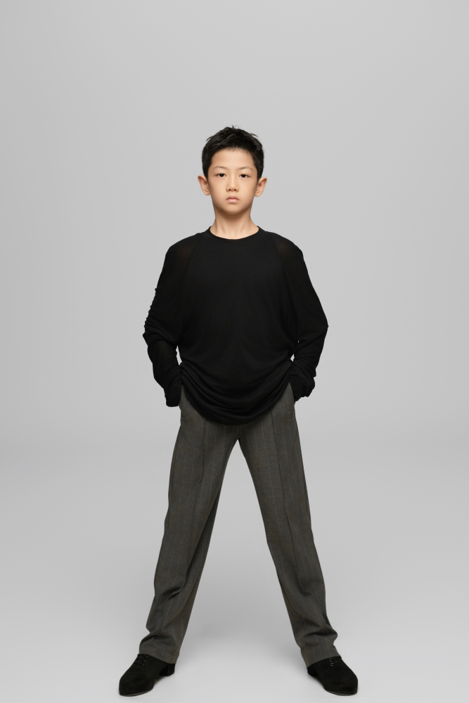 男童黑色双层错位圆领上衣