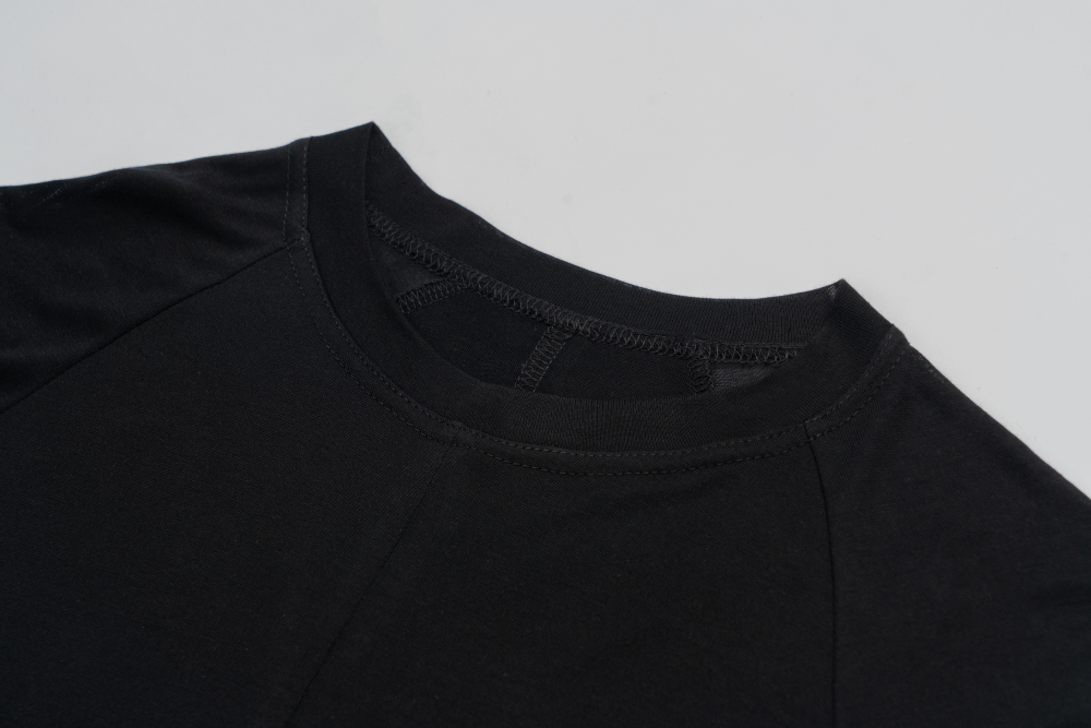 男童黑色双层错位圆领上衣