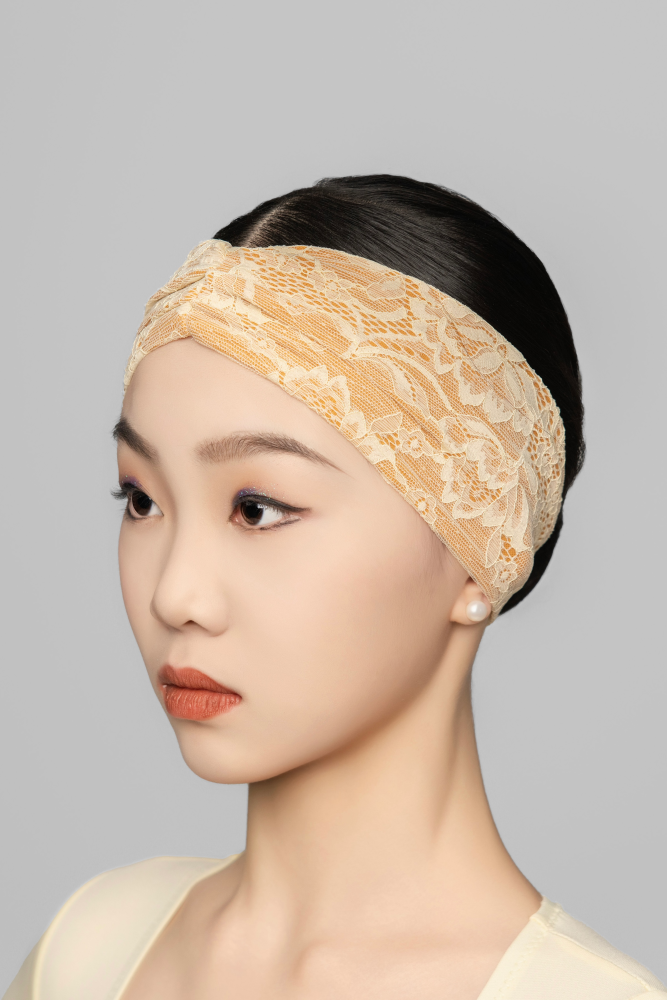 女童深v蕾丝拼接长袖连体衣（含发饰/小鸡黄）
