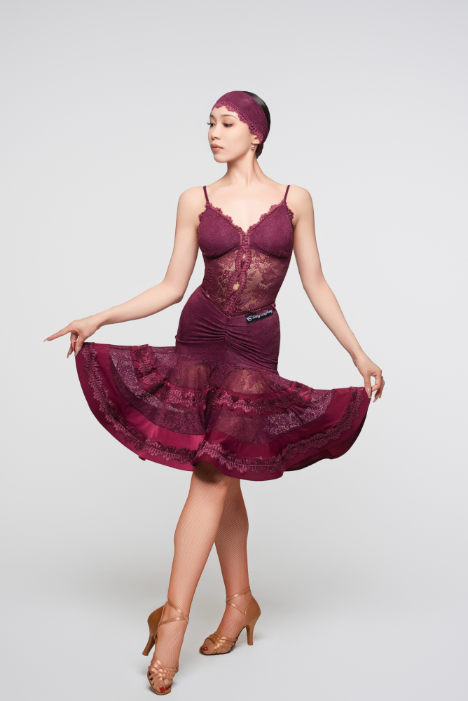 Hollow Lace Halter Bodysuit(With Hairband / Grape Purple)