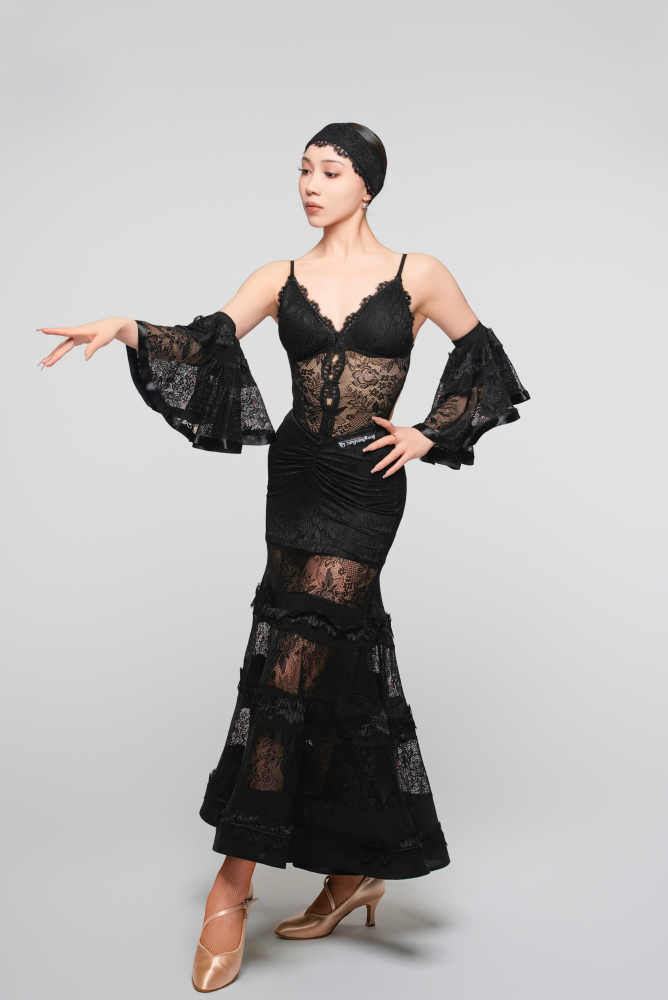 Lace V-Waist Modern Dress (With Sleeve Accessories / Grape Purple)