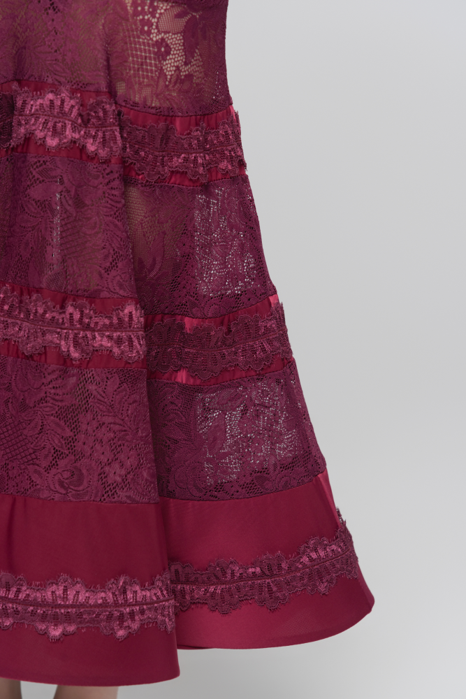 Lace V-Waist Modern Dress (With Sleeve Accessories / Grape Purple)