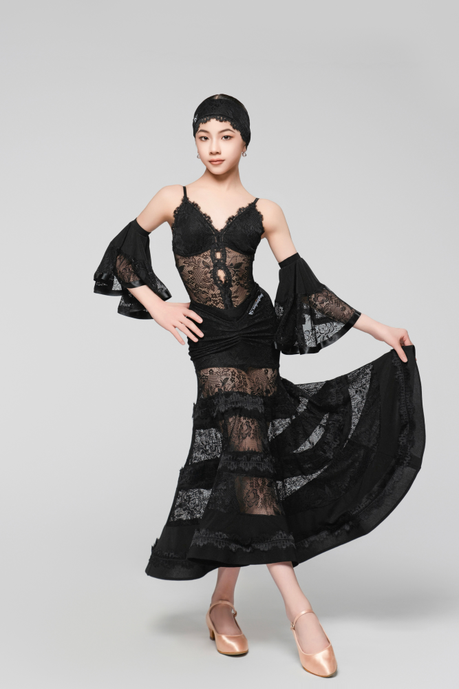 Lace V-Waist Modern Dress (With Sleeve Accessories / Grape Purple)