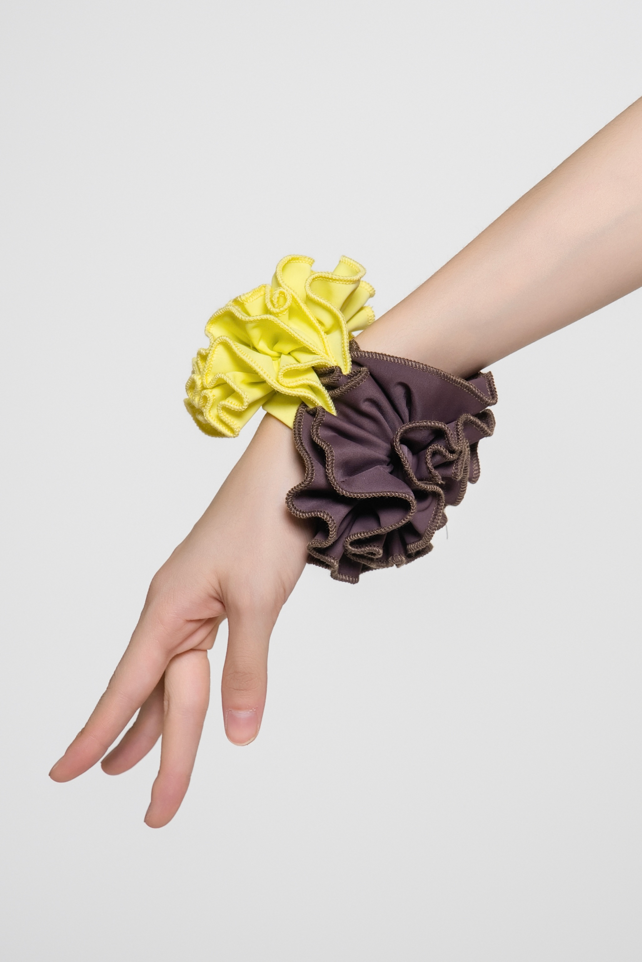 Girls' Floral Sleeveless Crop Top (with Two Wrist Corsages / Coffee with Yellow & Blue)