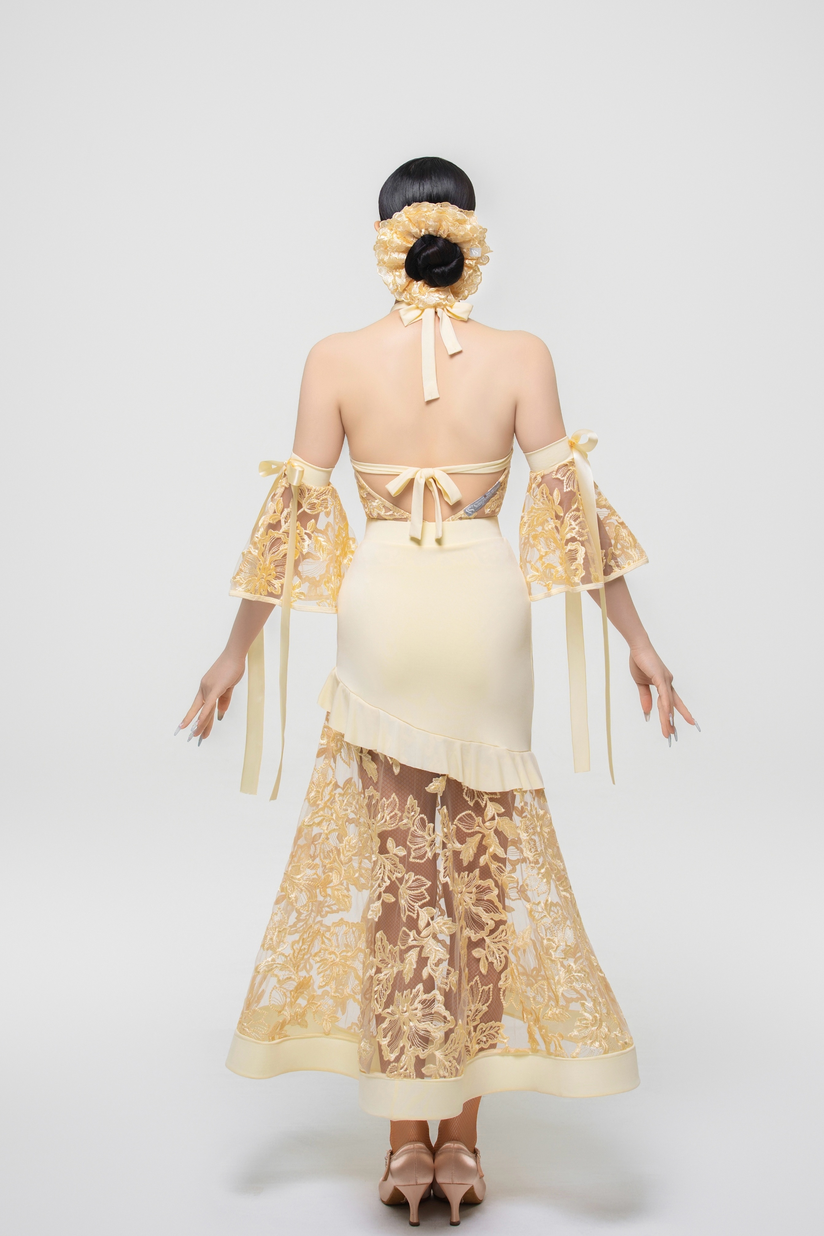 Women's Rose Embroidery Ballroom Dress (with Sleeve Accessories / Chick Yellow)