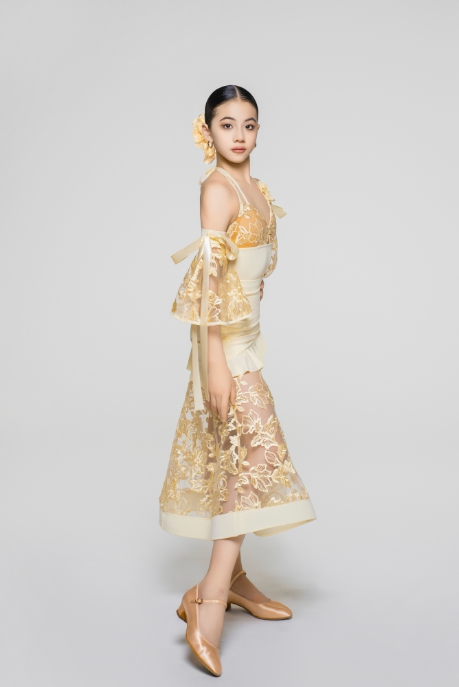 Girls' Rose Embroidery Two-Flower Halter Bodysuit（Chick Yellow）