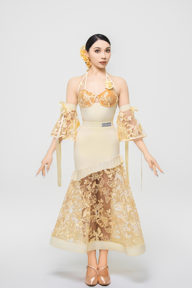 Women's Rose Embroidery Two-Flower Halter Bodysuit（Chick Yellow）