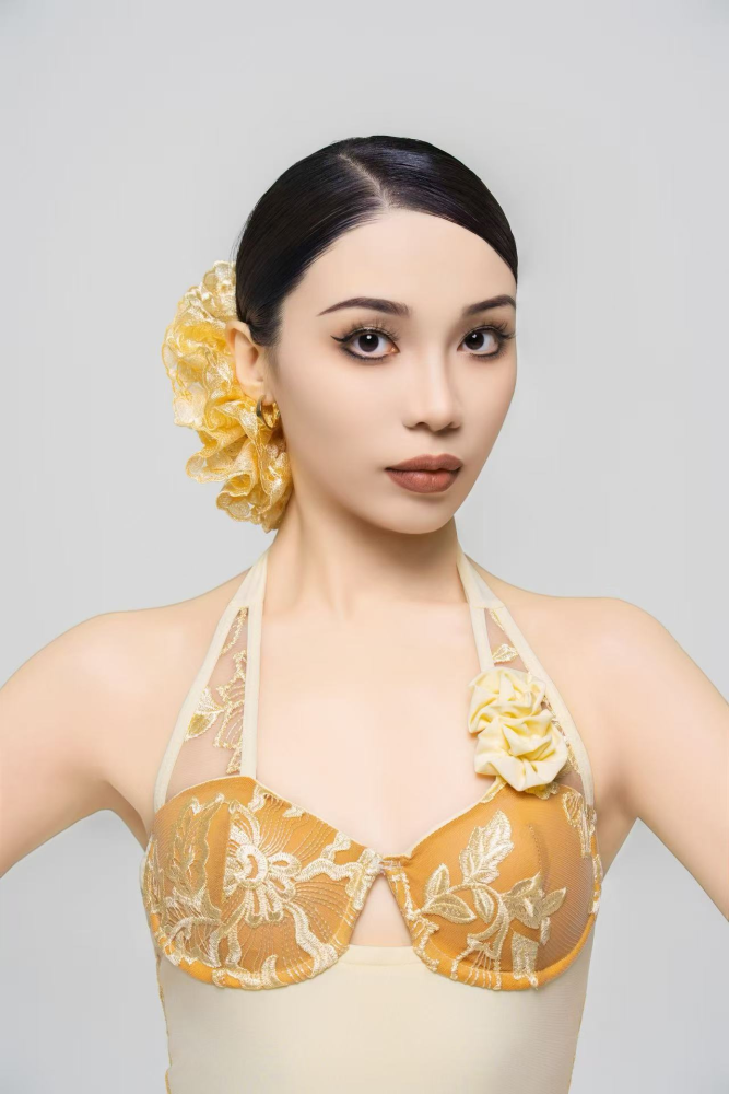 Women's Rose Embroidery Two-Flower Halter Bodysuit（Chick Yellow）