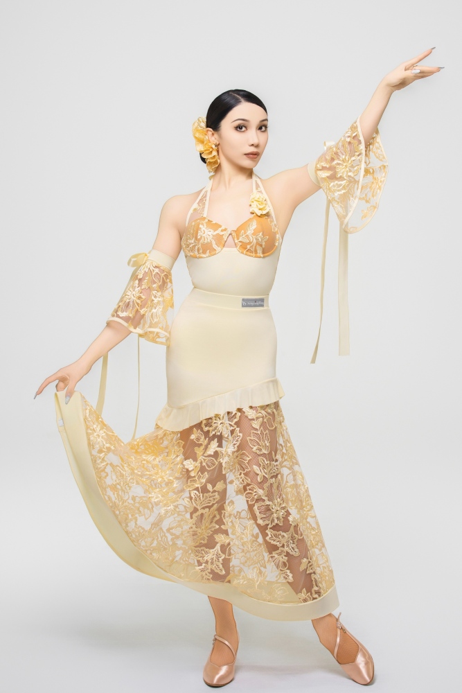 Women's Rose Embroidery Two-Flower Halter Bodysuit（Chick Yellow）
