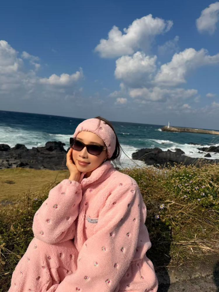 Women's Custom Embroidered Fleece Onesie (Pink Small Flowers)#251101