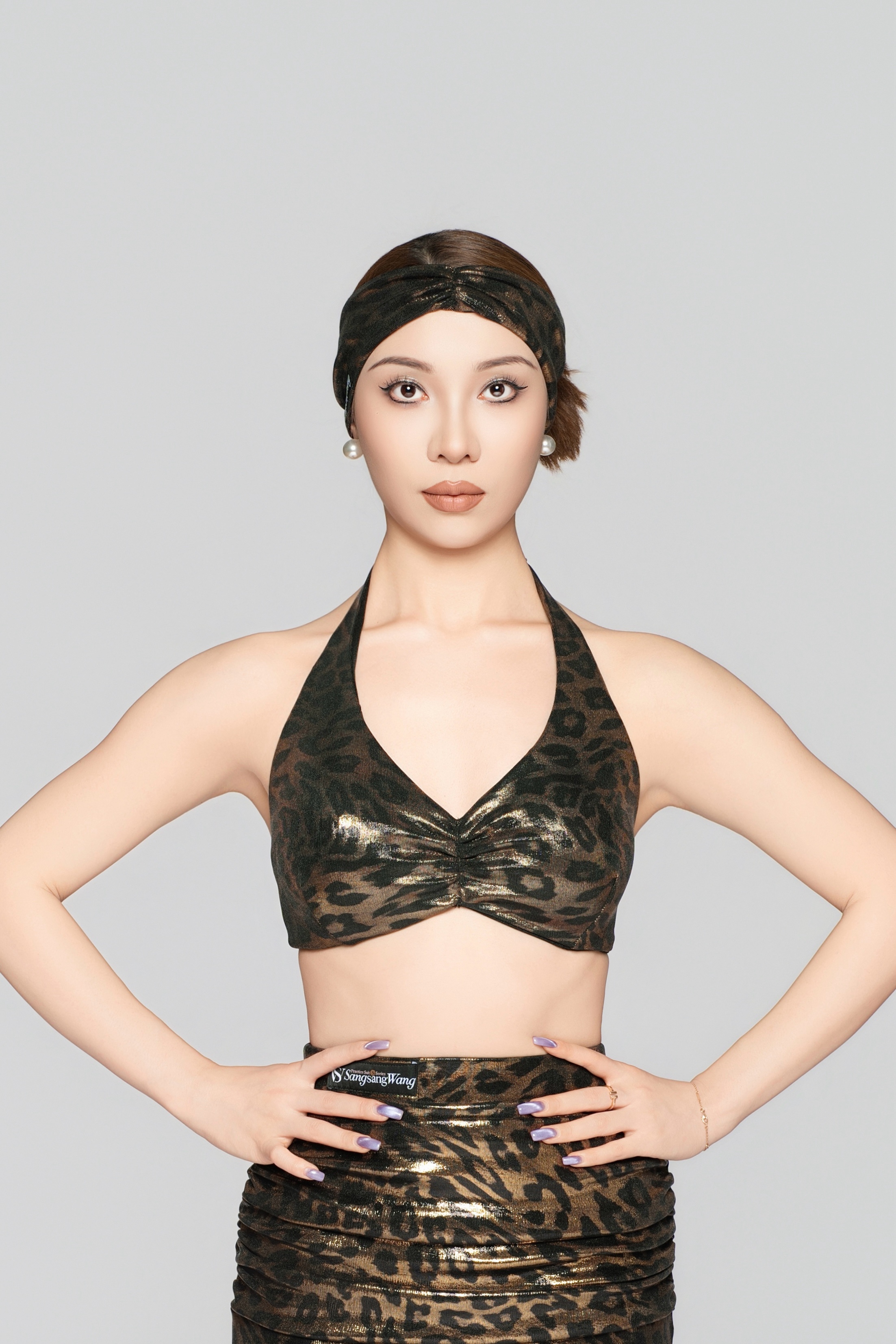 Women's Shiny Leopard Print Halter Neck Vest（Black Gold）#251131