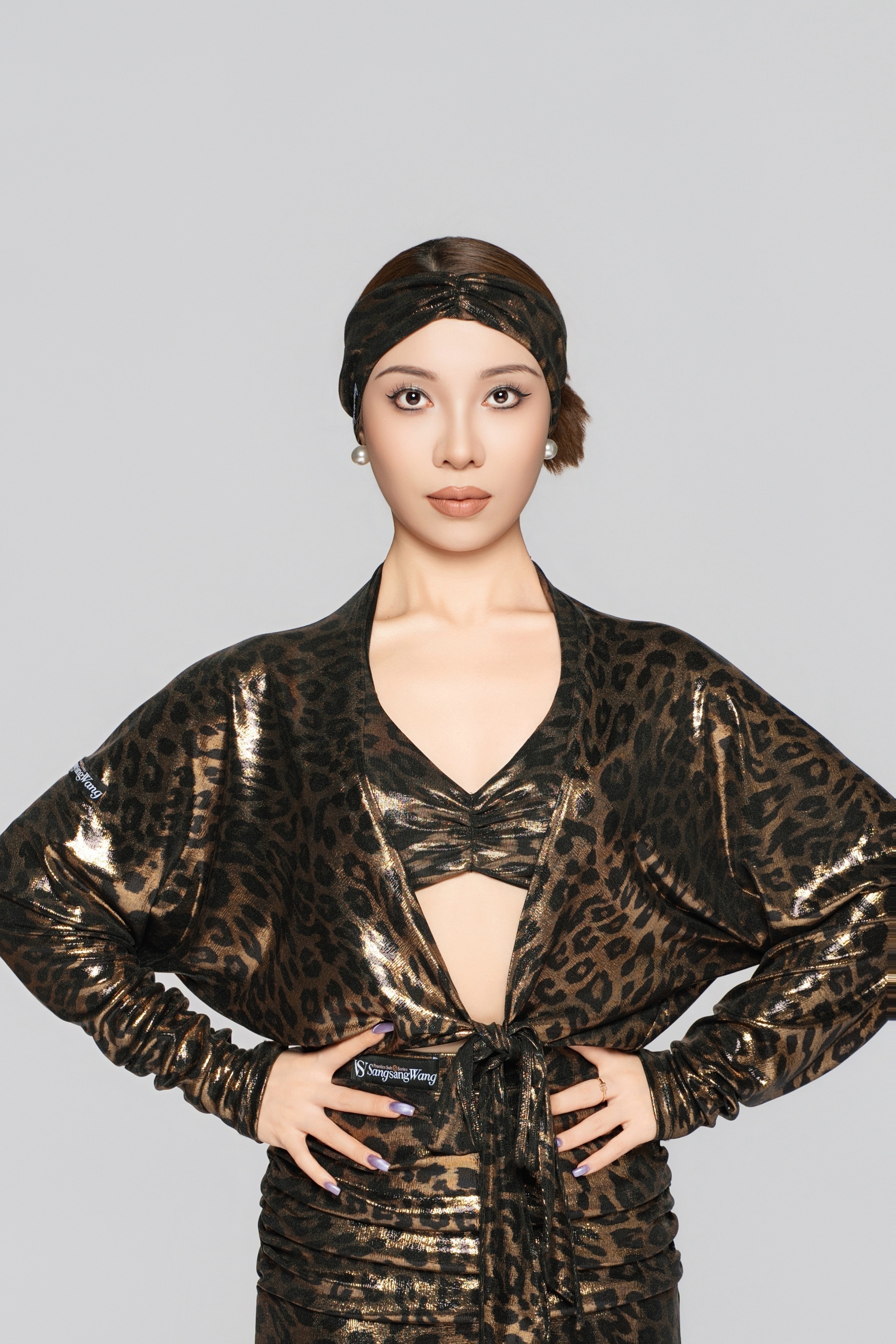 Women's Shiny Leopard Print Halter Neck Vest（Black Gold）#251131
