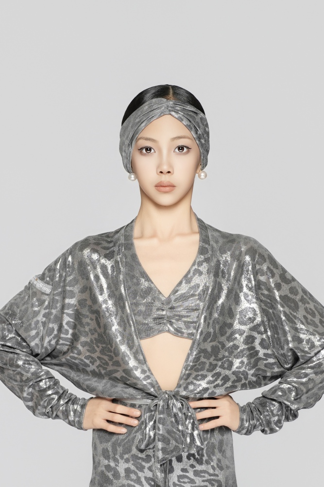 Girls' Shiny Leopard Print Reversible Tie-Up Top（Black Gold）#251140