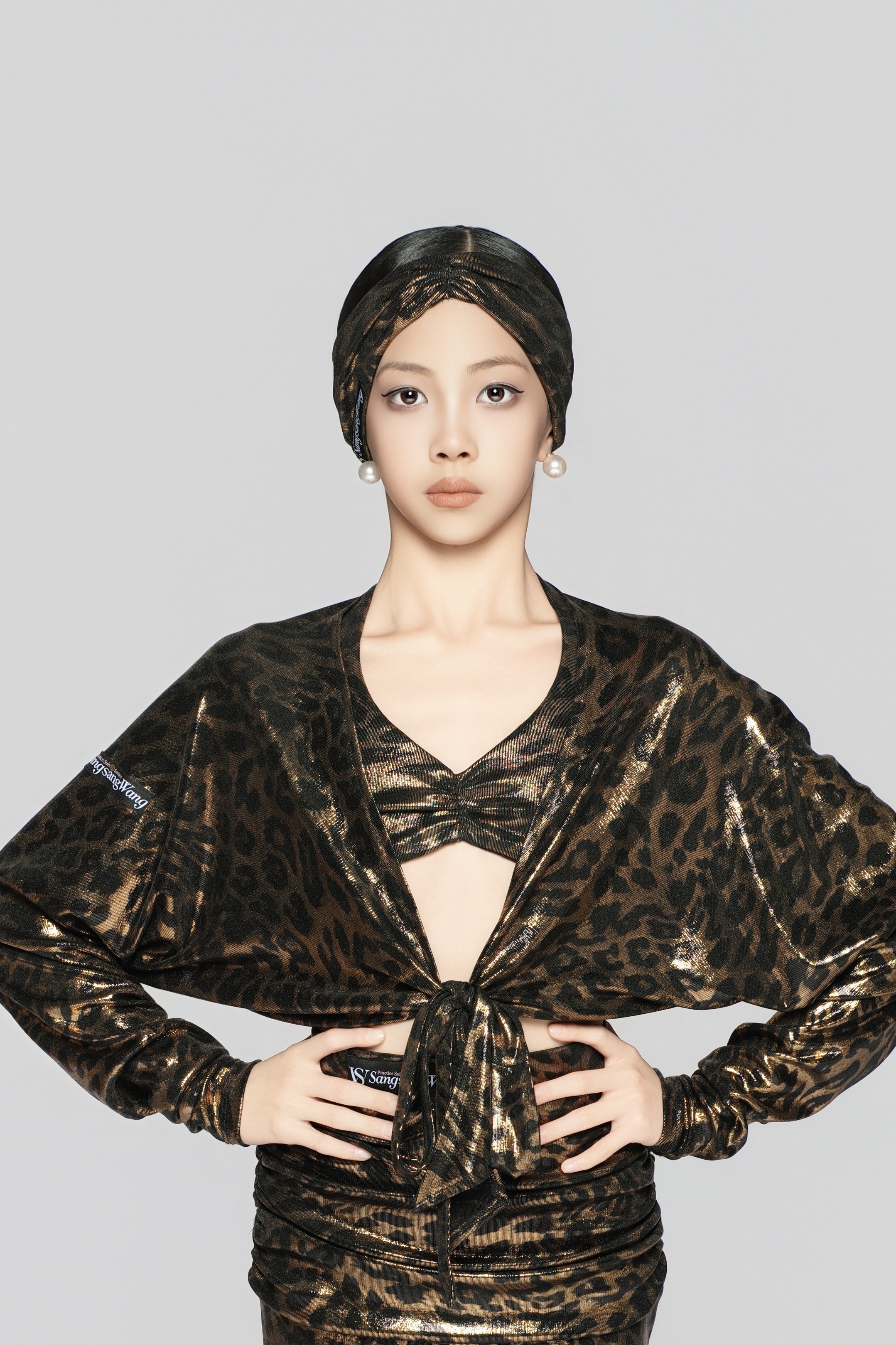 Girls' Shiny Leopard Print Reversible Tie-Up Top（Black Gold）#251140