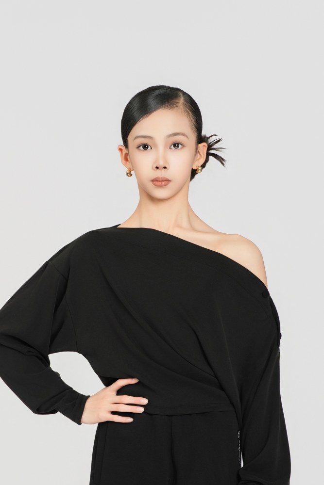Ultra-comfort Buttoned Off-shoulder Top (Black)#260107