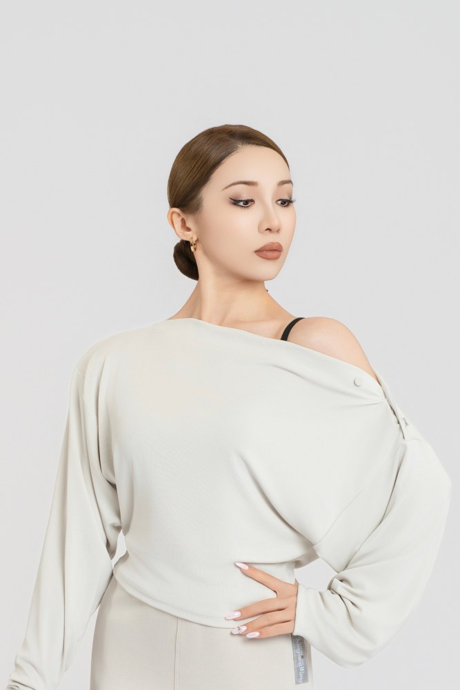 Ultra-comfort Buttoned Off-shoulder Top (Gray-beige)#260101