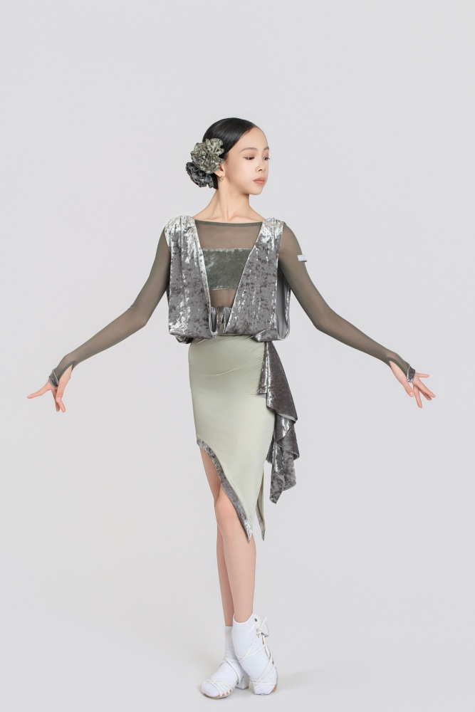 Mesh & Diamond Velvet Fringe Long-Sleeve Leotard (Includes Two Hair Flowers / Black)#251241