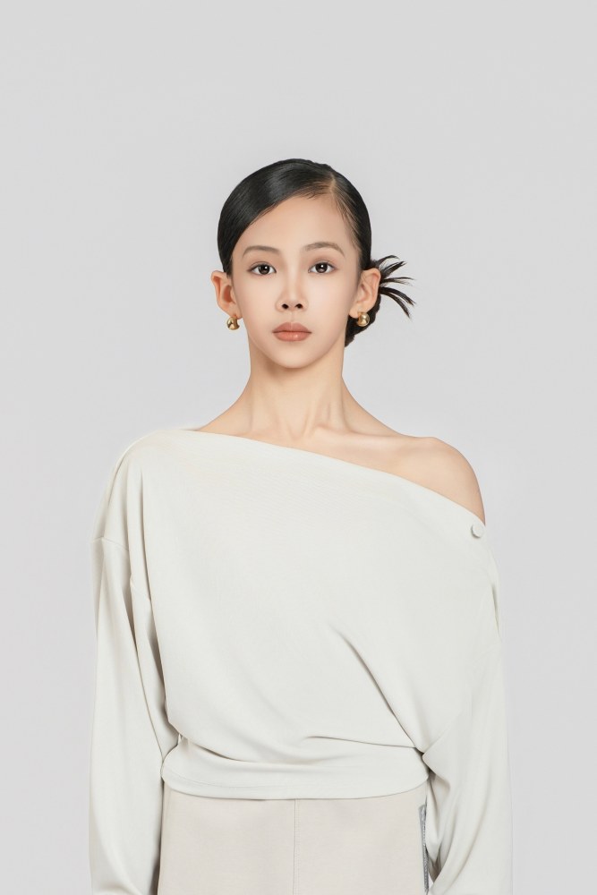 Ultra-comfort Buttoned Off-shoulder Top (Black)#260107
