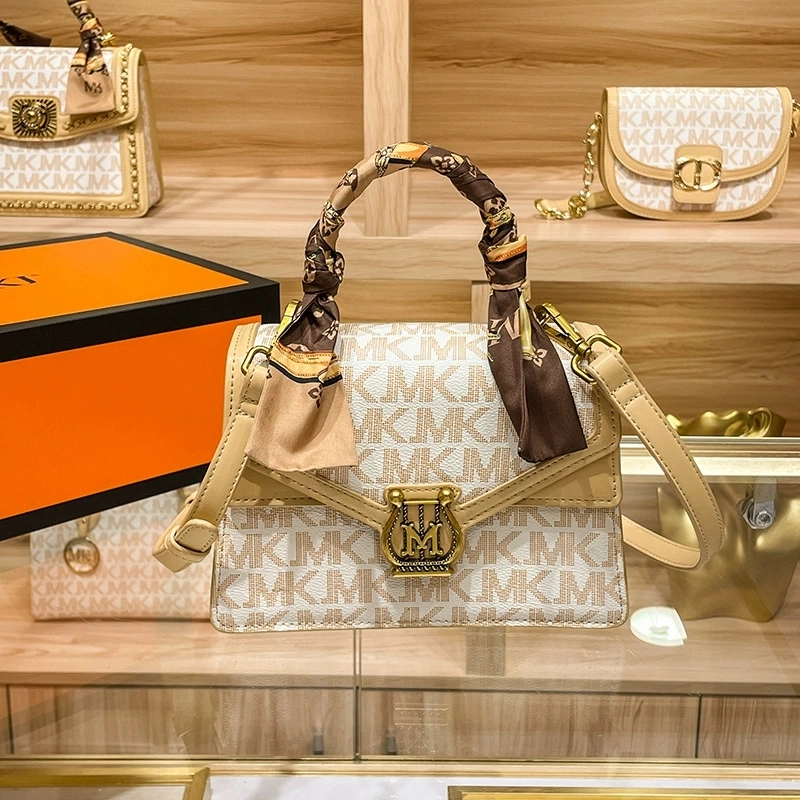 New retro fashion leather handbag bag shoulder Messenger small square bag lady shoutbao
