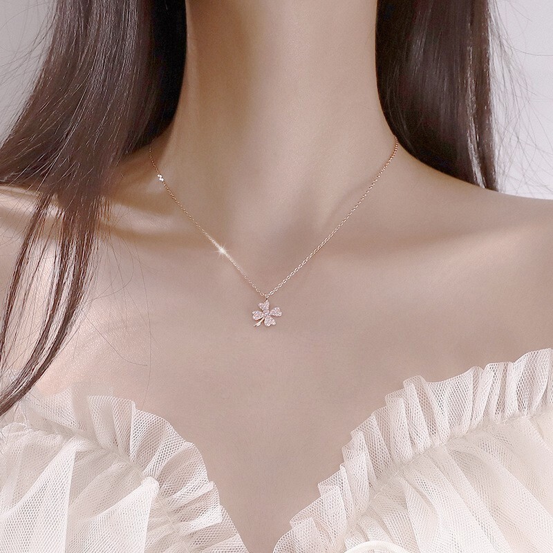 Four-leaf clover necklace ladies fashion trend light luxury niche design lucky clavicle chain boudoir honey Valentine's Day birthday gift for girlfriend wife