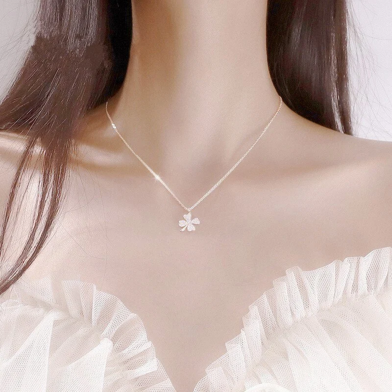 Four-leaf clover necklace ladies fashion trend light luxury niche design lucky clavicle chain boudoir honey Valentine's Day birthday gift for girlfriend wife