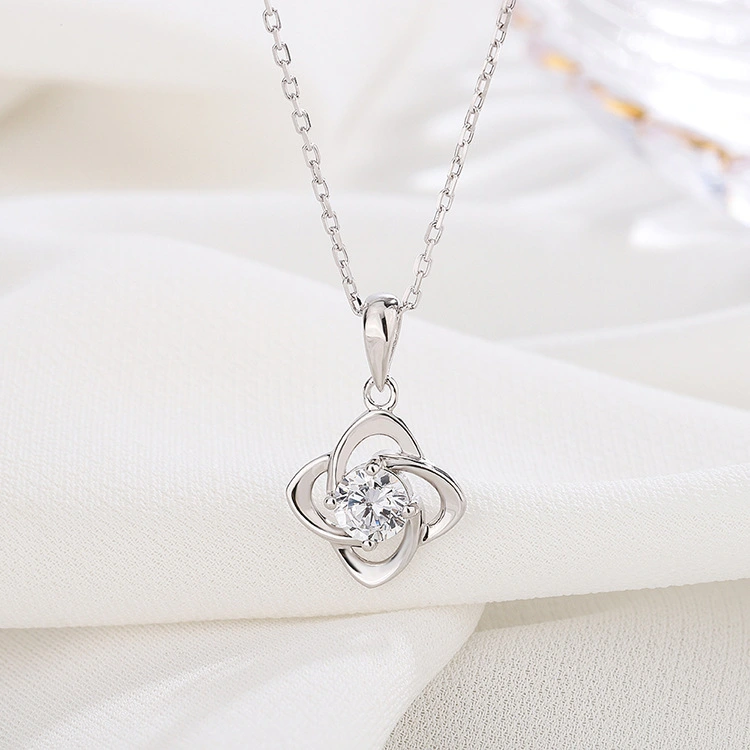 Coveney Diamond Lark Four-leaf Clover Necklace Women's Clavicle Chain Fashion Light Luxury Pendant Birthday Valentine's Day Gift for Girlfriend