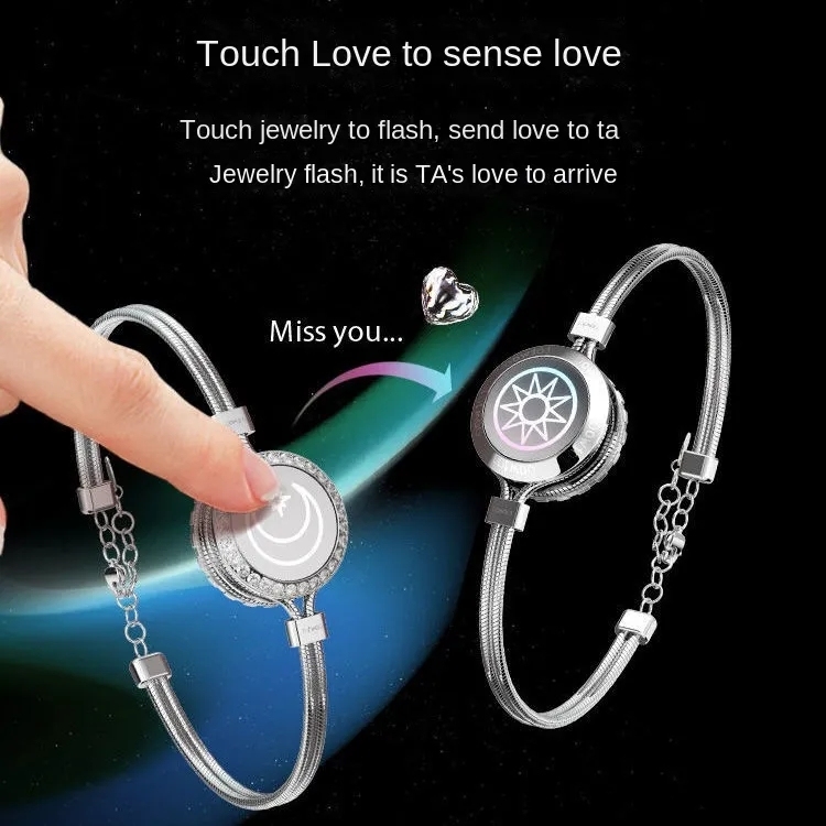 Smart couple bracelet gives gifts to lovers' wives in long-distance relationship