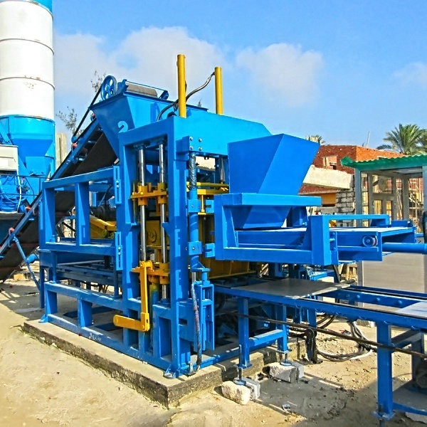 QT6-15 automatic block making machine in operation - fast molding process