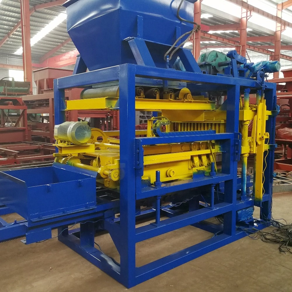 QT4-25 multi-purpose line: interchangeable molds for hollow/standard/paving bricks