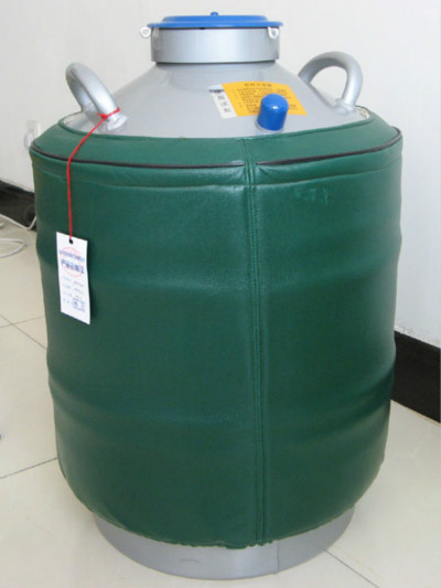 Liquid nitrogen tank