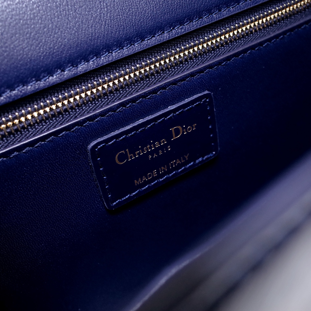 D1or Ladies Bag 30 Montaigne 9006 Navy Patent Leather 24*17*8cm