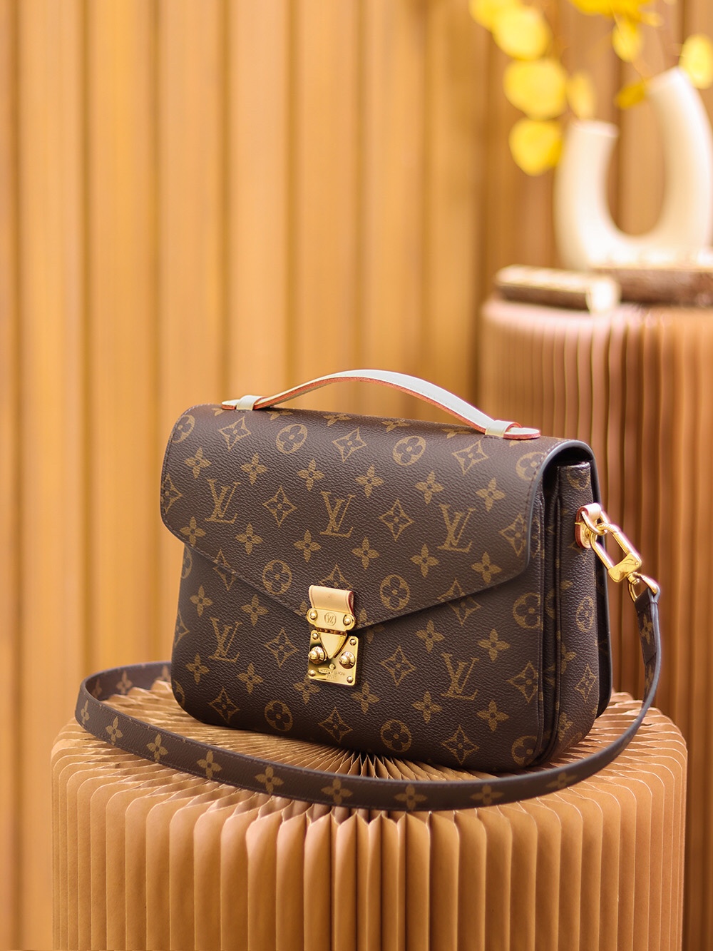 M44875 LV Pochette Métis Ladies Bag Monogram Canvas 25x19x7cm
