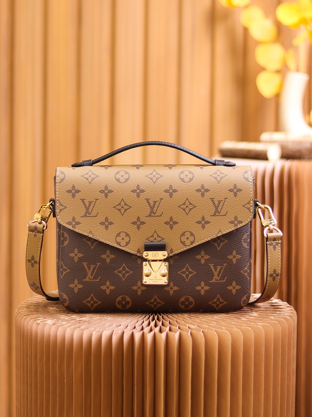 M44876 LV Pochette Métis Ladies Bag Monogram Reverse Canvas 25x19x7cm