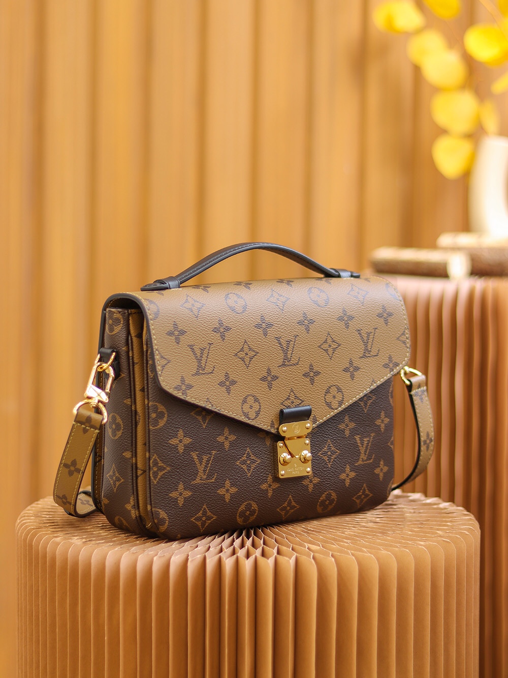 M44876 LV Pochette Métis Ladies Bag Monogram Reverse Canvas 25x19x7cm