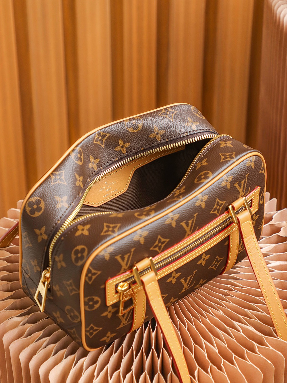 M46321 LV Cité Ladies Bag Monogram Canvas 26x16x11cm