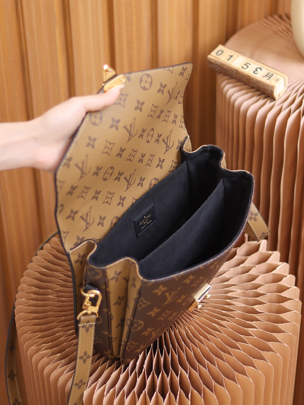 M44876 LV Pochette Métis Ladies Bag Monogram Reverse Canvas 25x19x7cm