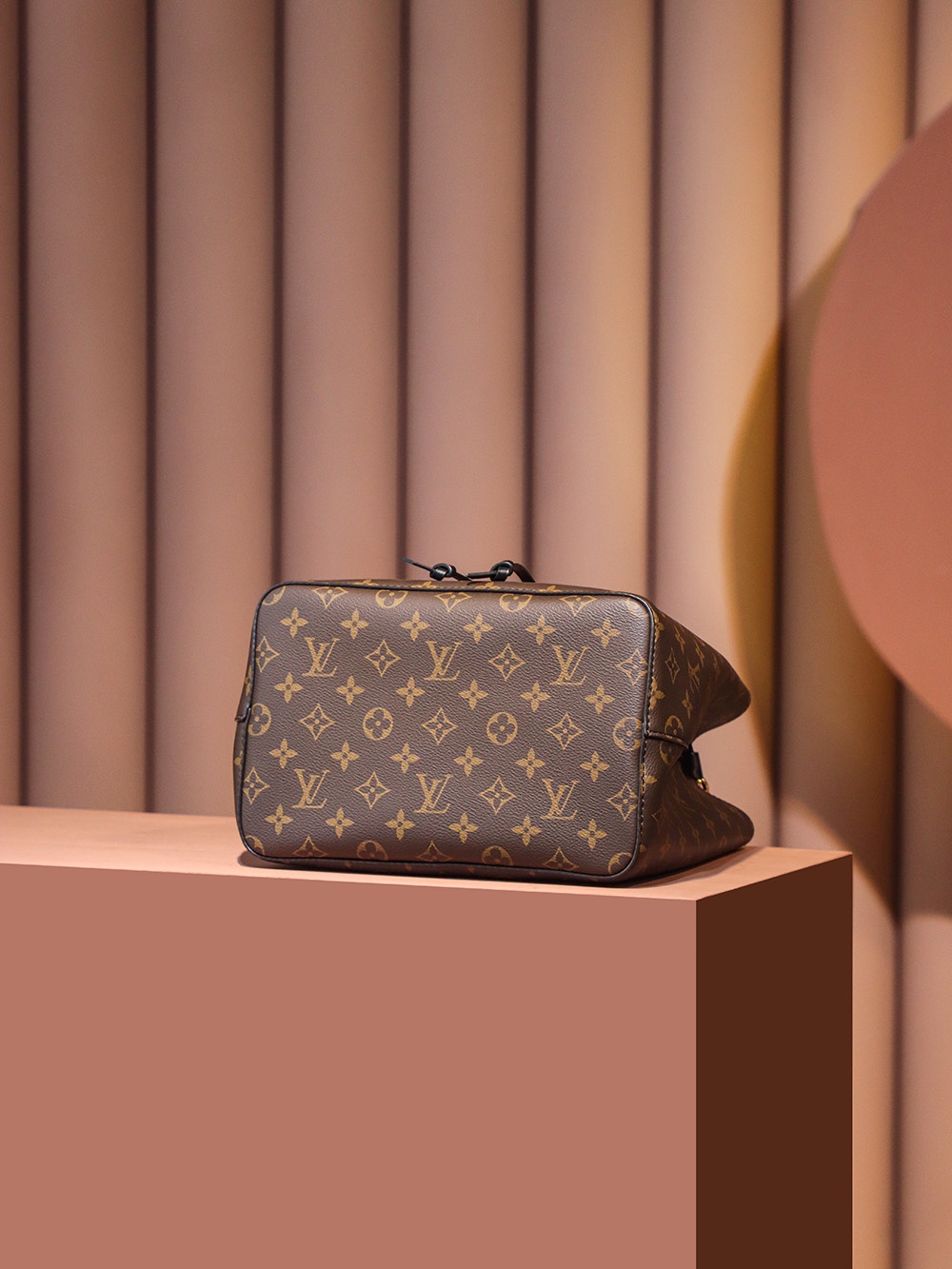 M44020 1V NéoNoé Bucket Ladies Bag Monogram Canvas Black 26x26x17.5cm