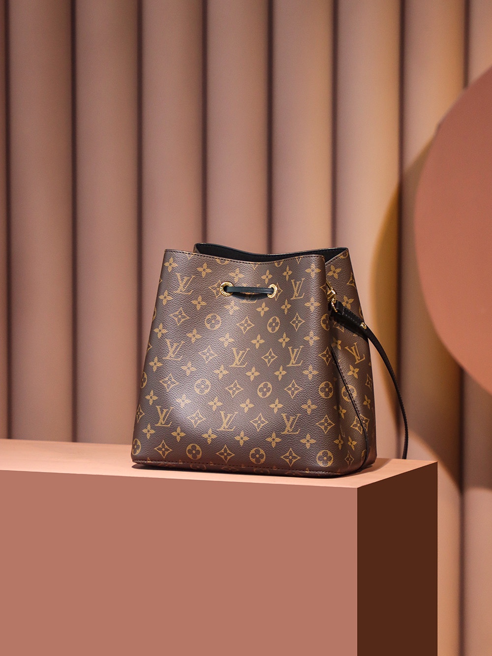 M44020 1V NéoNoé Bucket Ladies Bag Monogram Canvas Black 26x26x17.5cm