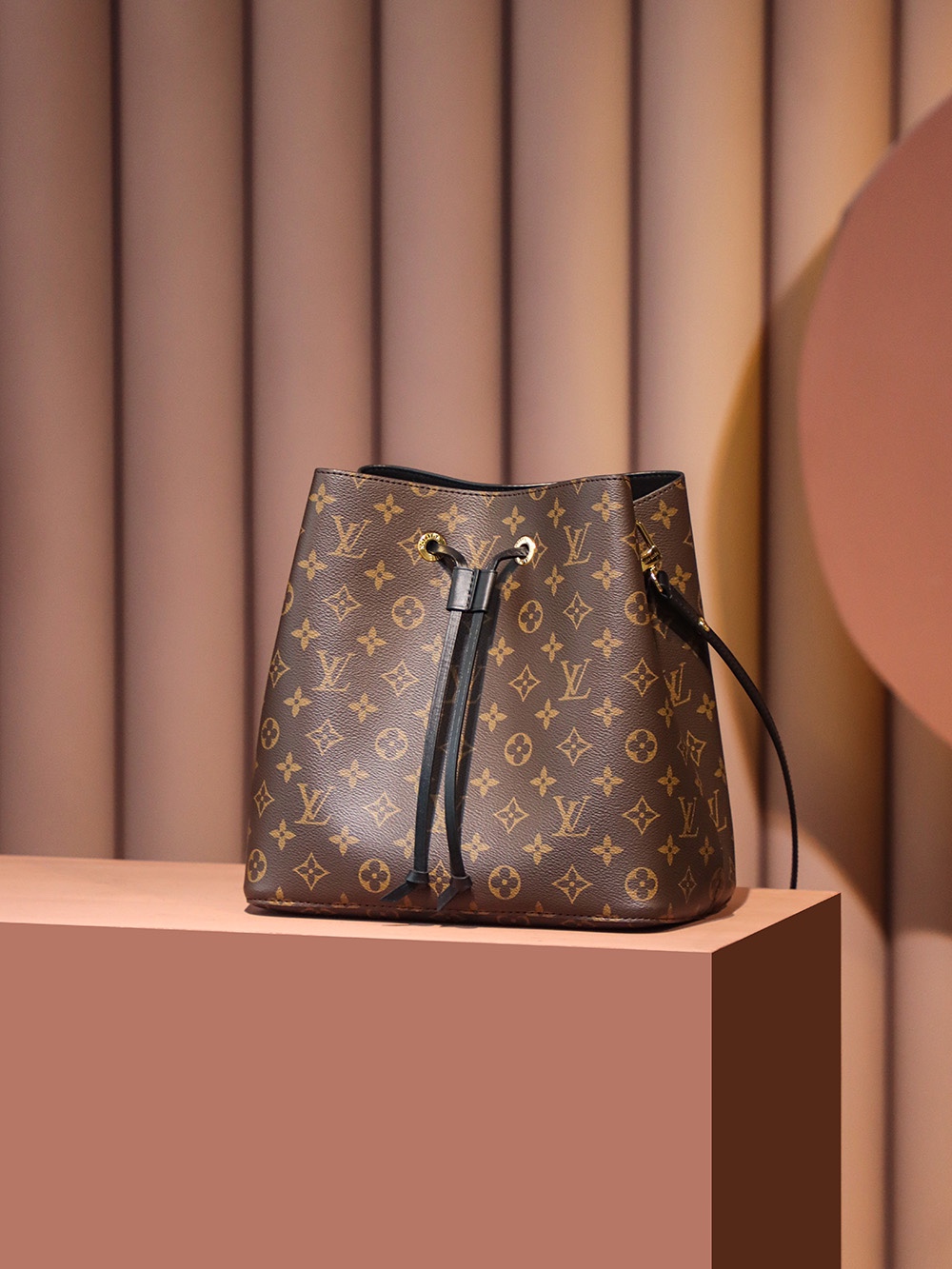 M44020 1V NéoNoé Bucket Ladies Bag Monogram Canvas Black 26x26x17.5cm