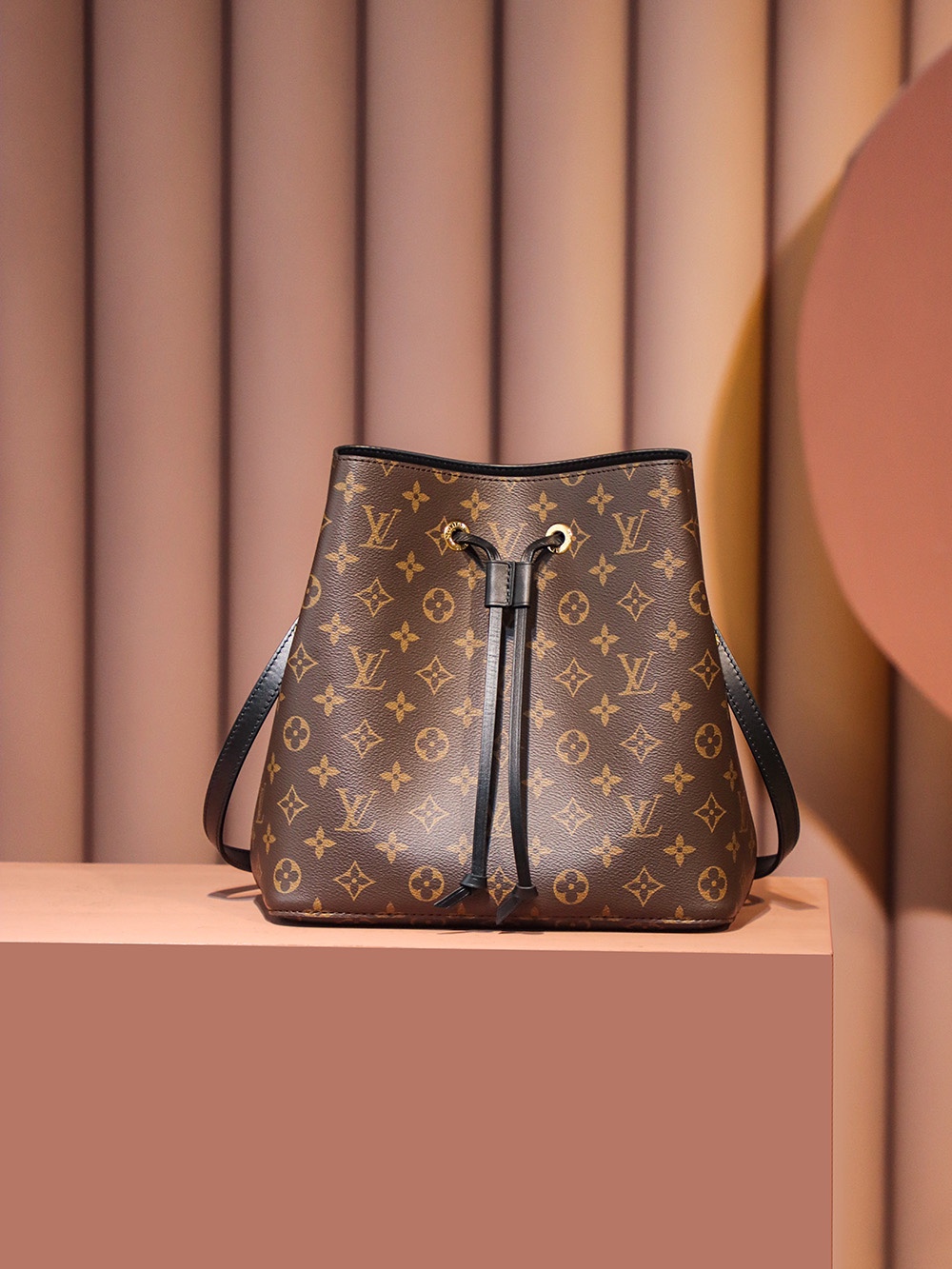 M44020 1V NéoNoé Bucket Ladies Bag Monogram Canvas Black 26x26x17.5cm