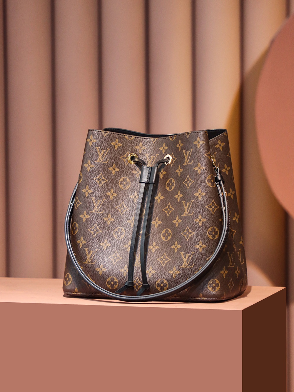 M44020 1V NéoNoé Bucket Ladies Bag Monogram Canvas Black 26x26x17.5cm