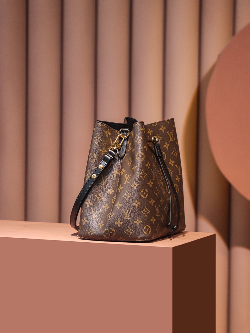 M44020 1V NéoNoé Bucket Ladies Bag Monogram Canvas Black 26x26x17.5cm