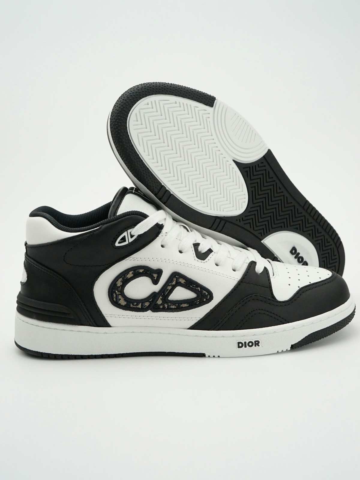 D1or B57 Mid-Top Sneaker Black and White 35-46