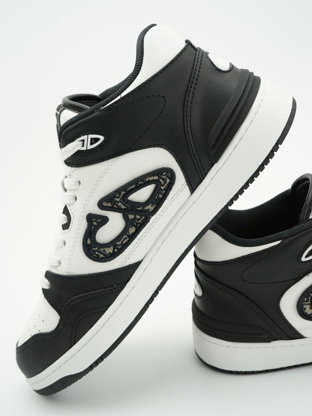 D1or B57 Mid-Top Sneaker Black and White 35-46