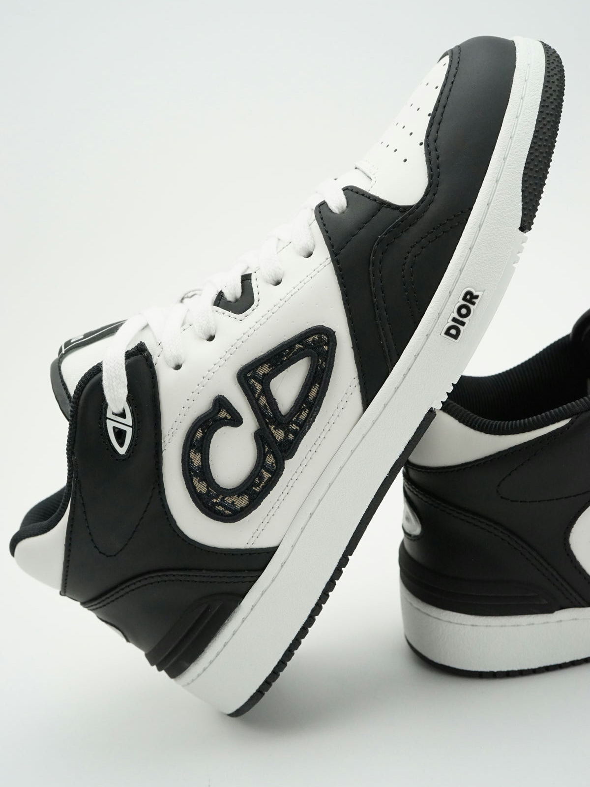 D1or B57 Mid-Top Sneaker Black and White 35-46