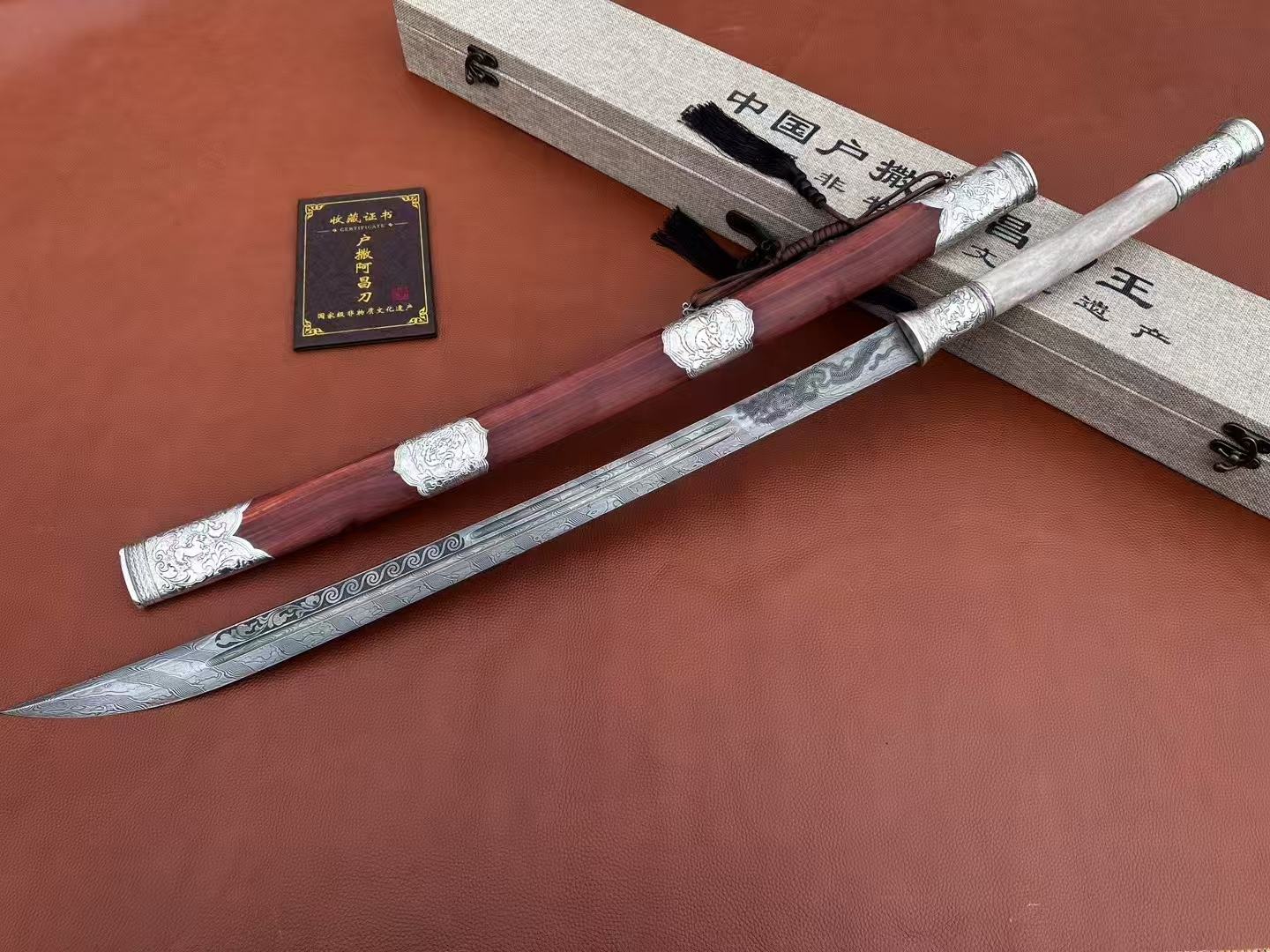 户撒刀王手工锻打高端“绣春刀”国家级非物质传承大师 “项老赛” 亲笔錾刻